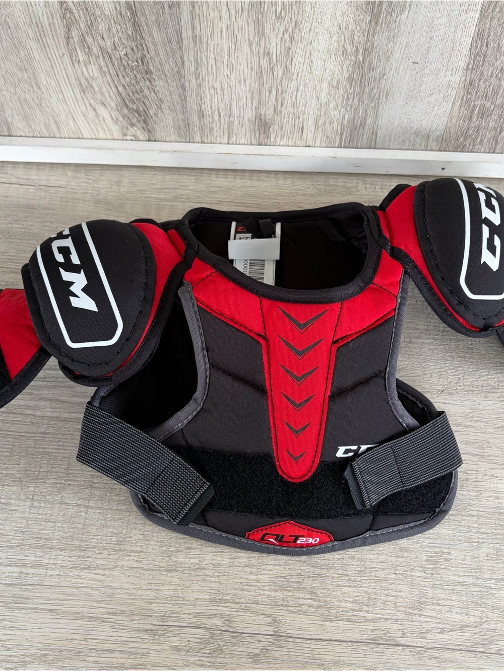 CCM QLT 230 Hockey Shoulder Pads Youth Small Black Red Protective Gear